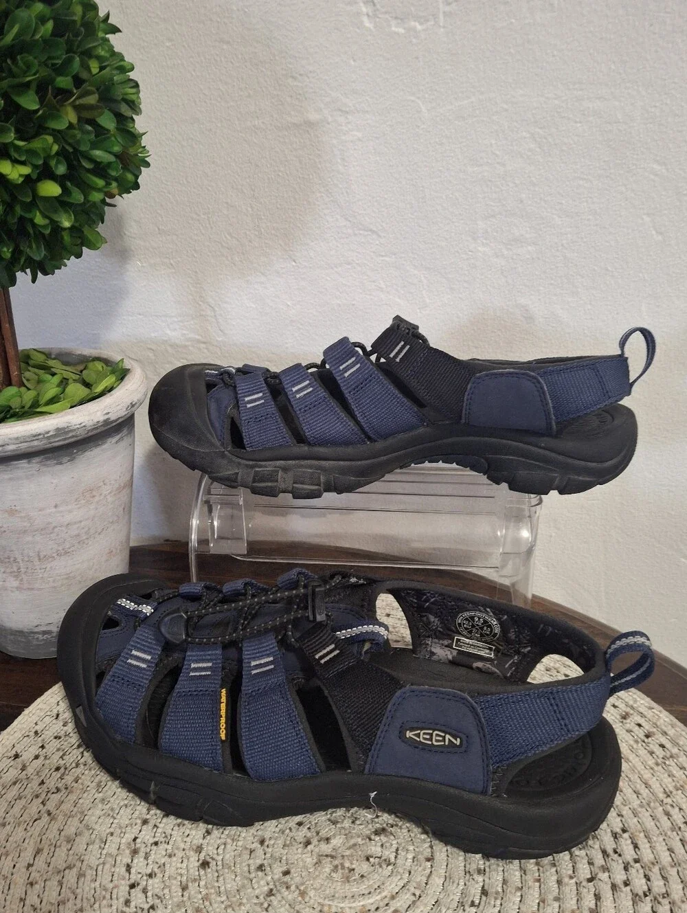 Keen Newport H2 Men's Blue & Black Outdoor Sandals Size 9.5.